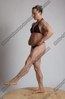 2021 01 KAROLINASTANDING ON ONE FEET (3)